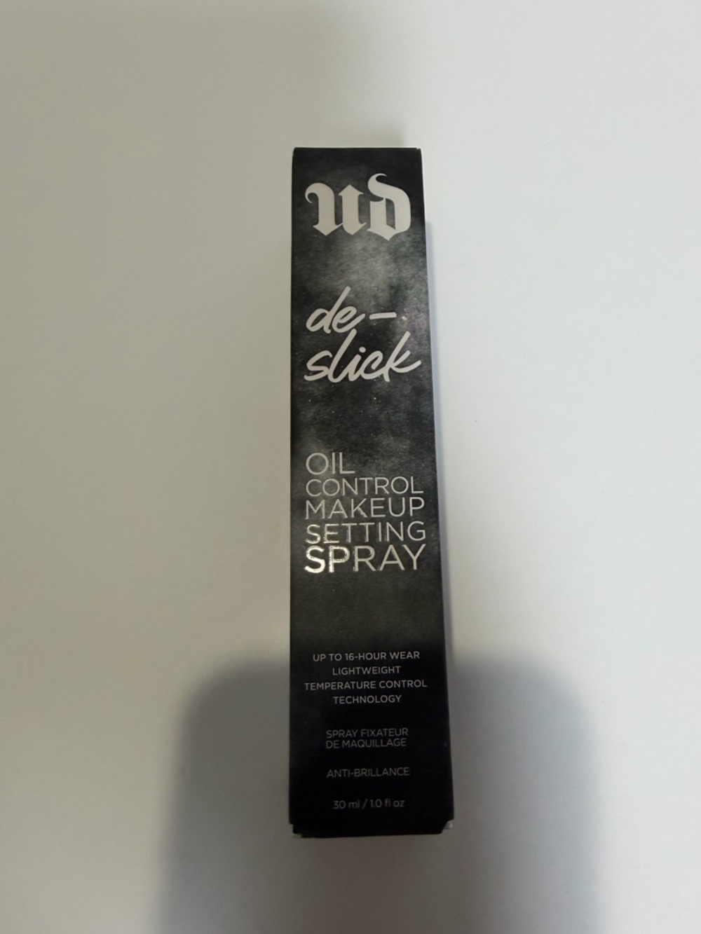 Urban Decay De-Slick Oil Control Makeup Setting Spray in a 30 ml / 1.0 fl oz